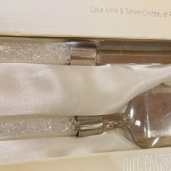 Oleg Cassini Dining Oleg Cassini Crystal Diamond Filled Cake Knife